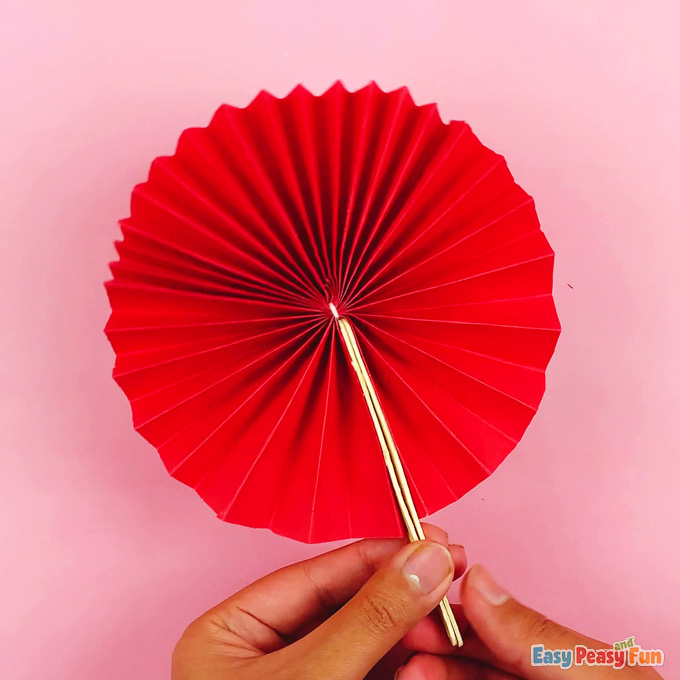 18 Best DIY Construction Paper Crafts (With Full Tutorials) 4 Construction paper fan craft folded in an accordion pattern and fanned open