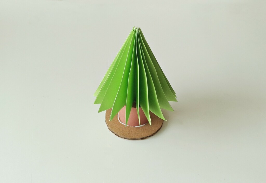 Paper Christmas Tree Steps 12 - Make a 3D Paper Christmas Tree (Tutorial with Free Template)