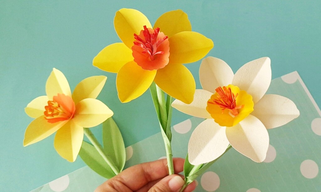 How to Make Paper Daffodils (Free Template + Video Tutorial) 1 Paper daffodil