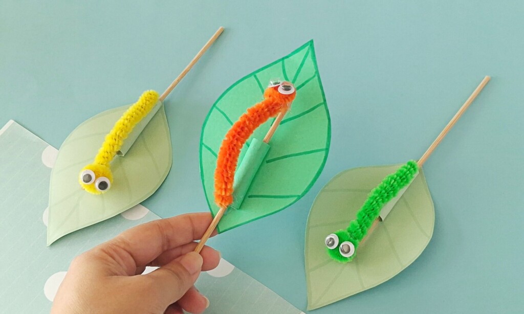 Pipecleaner Caterpillar Blog Cover - Easy Moving Caterpillar Craft for Kids (Free template + Video Tutorial)