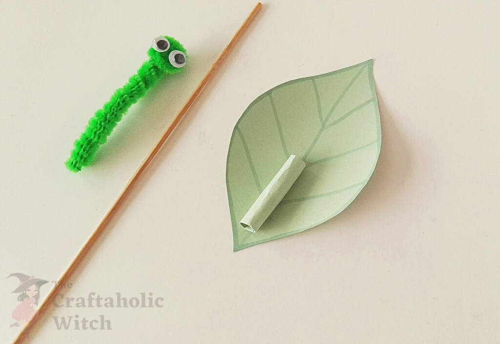 Pipecleaner Caterpillar Step 10 - Easy Moving Caterpillar Craft for Kids (Free template + Video Tutorial)