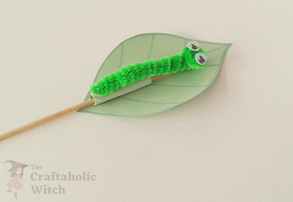 Pipecleaner Caterpillar Step 13 - Easy Moving Caterpillar Craft for Kids (Free template + Video Tutorial)