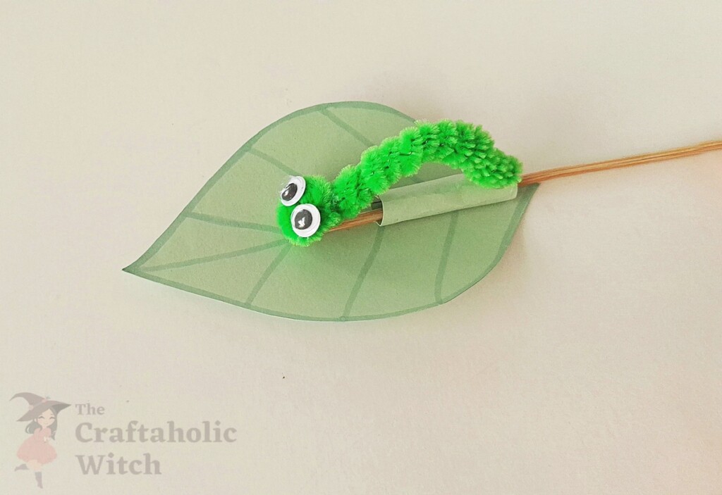 Pipecleaner Caterpillar Step 14 - Easy Moving Caterpillar Craft for Kids (Free template + Video Tutorial)