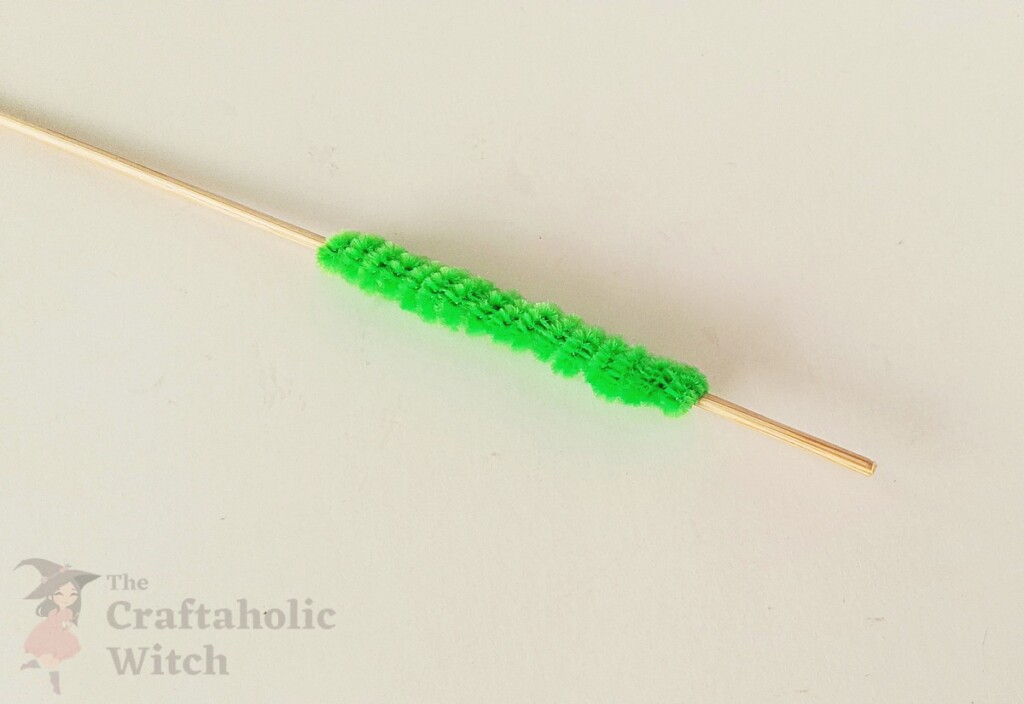 Pipecleaner Caterpillar Step 5 - Easy Moving Caterpillar Craft for Kids (Free template + Video Tutorial)
