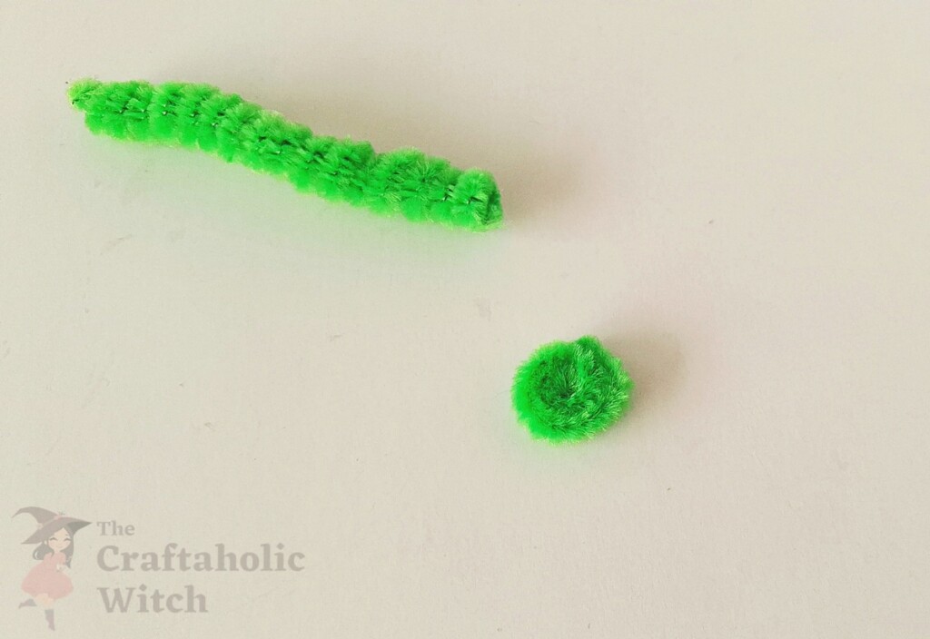 Pipecleaner Caterpillar Step 7 - Easy Moving Caterpillar Craft for Kids (Free template + Video Tutorial)
