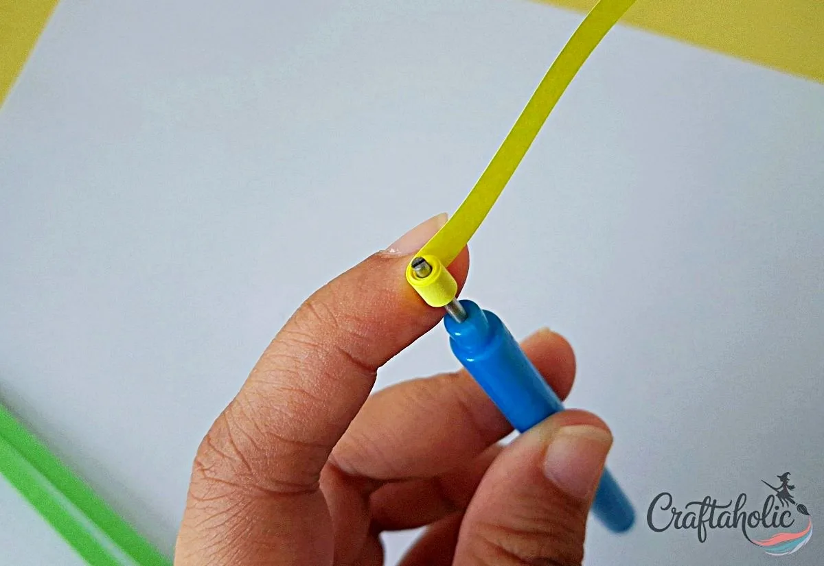 Start the quilling Coiling a quilling strip tightly around the quilling tool