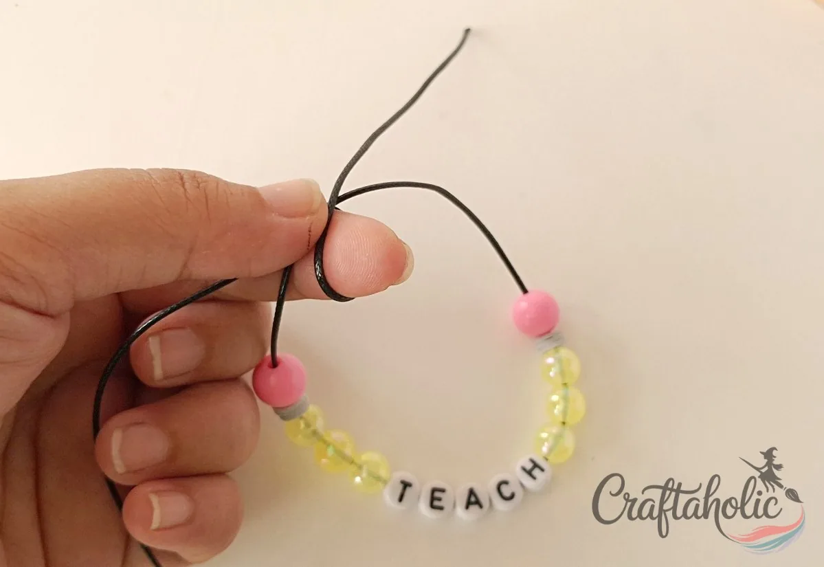 First wrap around the holding finger Wrapping the left cord around a finger once for the sliding knot