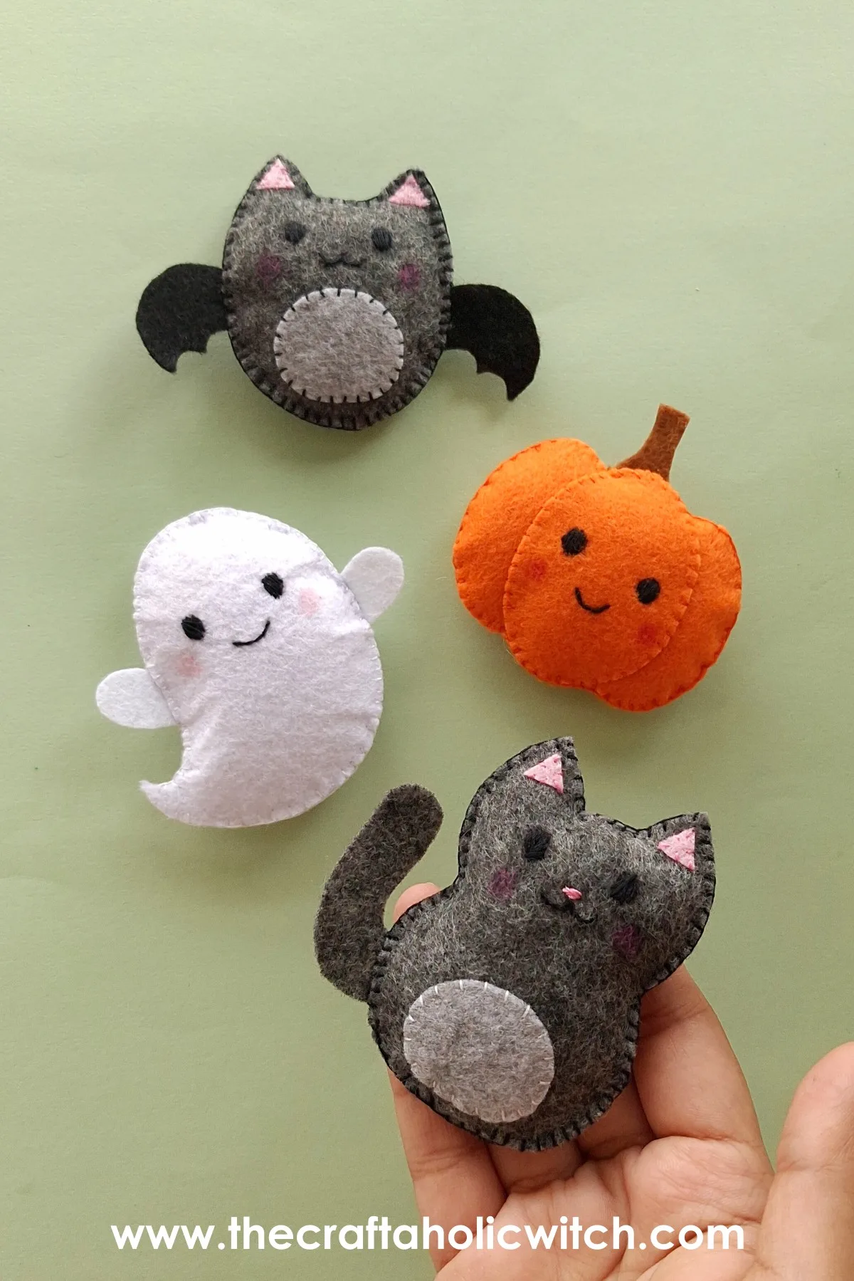 4 Easy to Make Felt Halloween Plushies (Bat, Cat, Ghost, Pumpkin) + Pattern 2 Felt Halloween plush patterns including bat, cat, ghost, and pumpkin sewn from felt