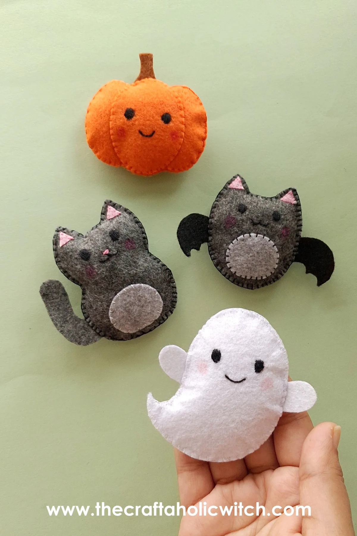 4 Easy to Make Felt Halloween Plushies (Bat, Cat, Ghost, Pumpkin) + Pattern 20 Finished felt Halloween plushies displayed together