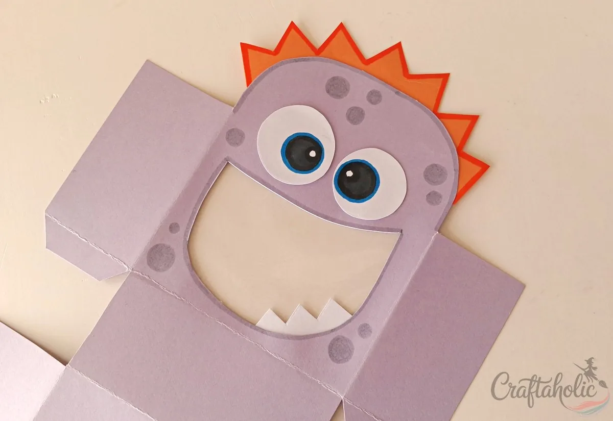 Adding spots and patterns to the monster snack box