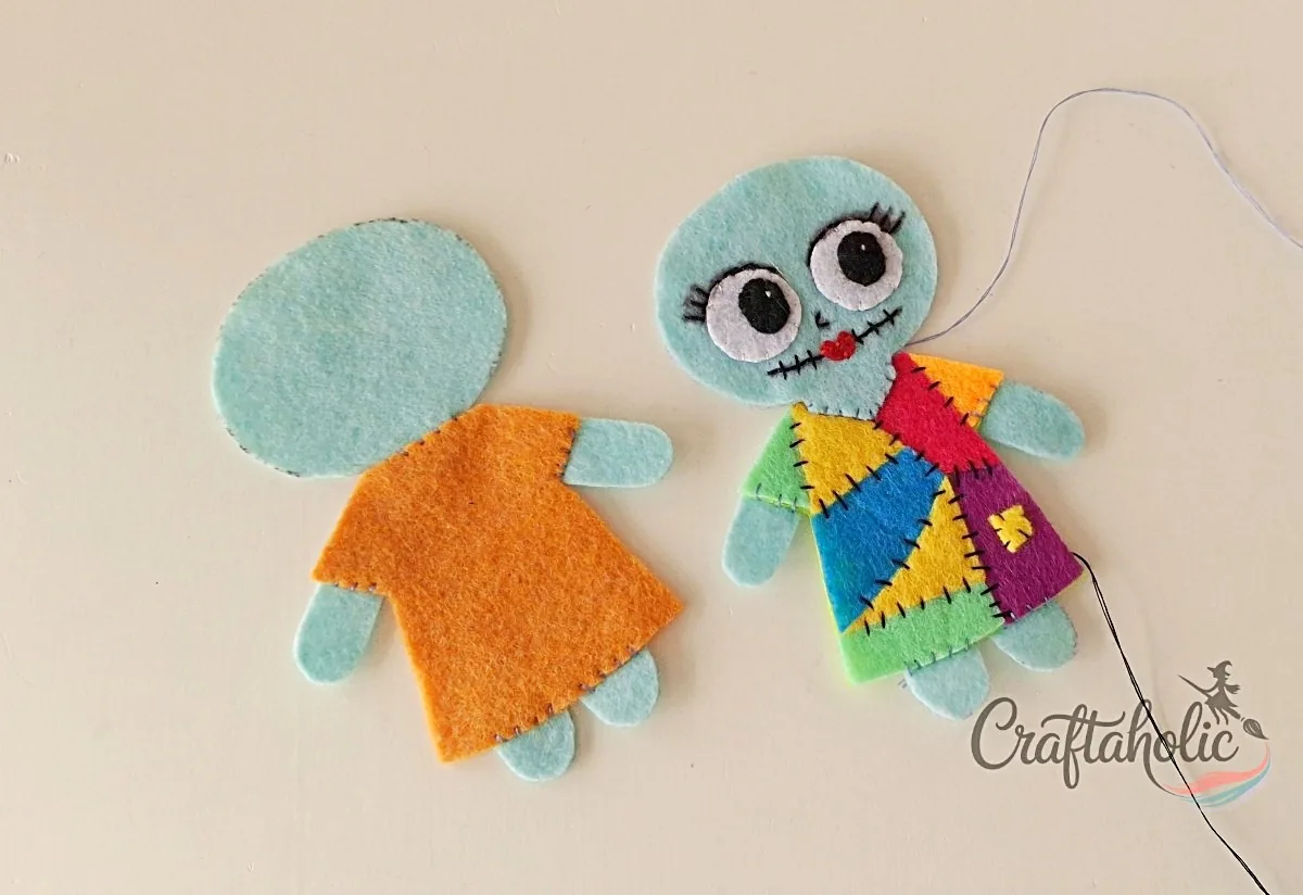 Front and back check Front and back parts of the felt Sally doll side by side to check the stitching